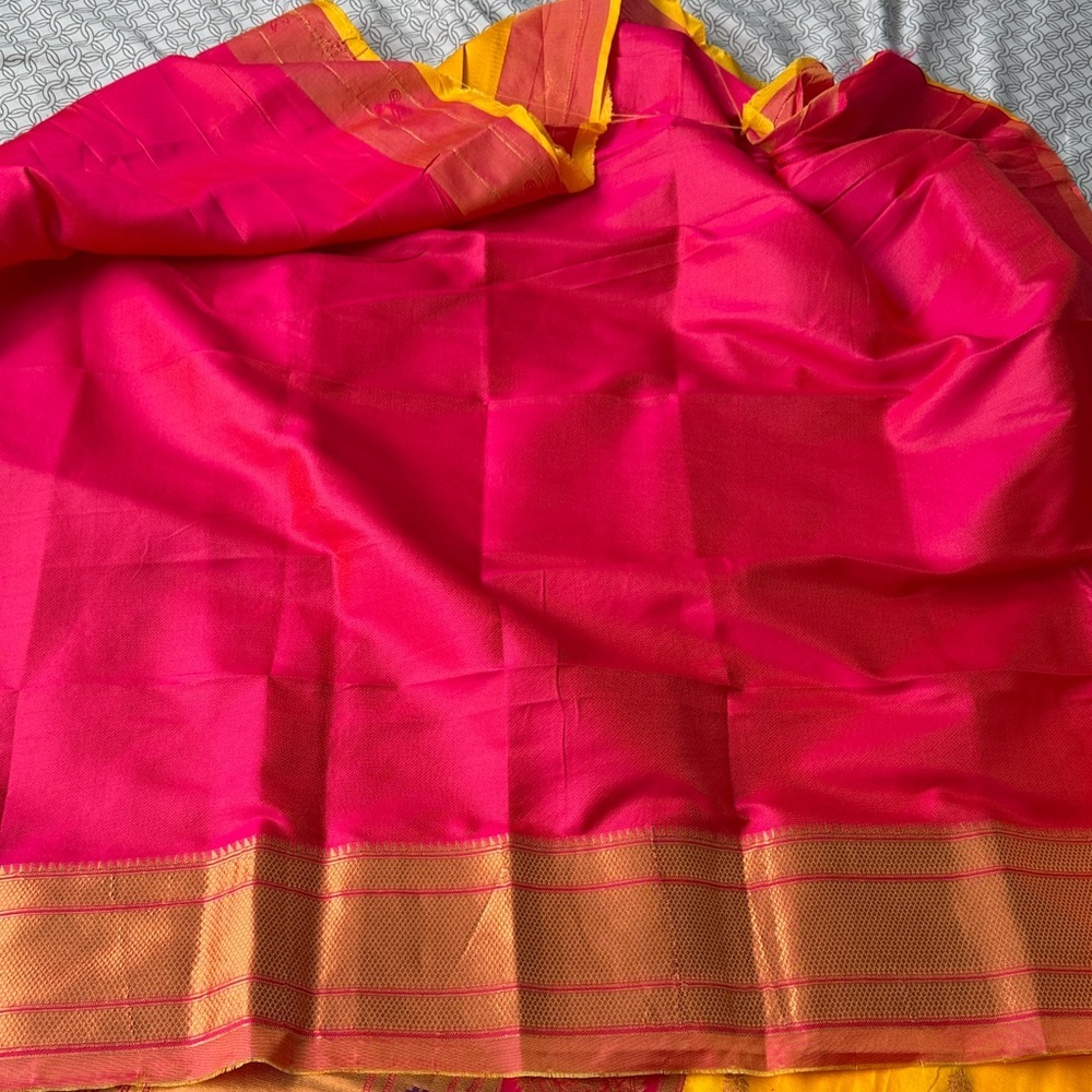 9 yards Vibrant Yellow and Red Embroidered Yeola Paithani Nauvvari sari - Picture 13 of 16